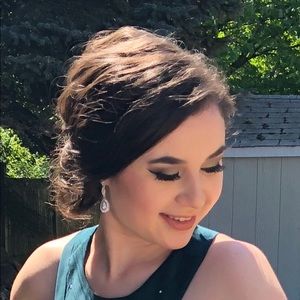 Meet your Posher, Avery